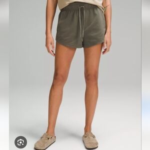 lululemon athletica Size 14 Womens Olive Green Shorts Inner Glow